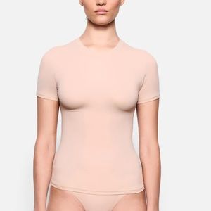 “FITS EVERYBODY” T-SHIRT